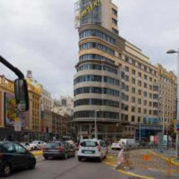 Apartamento Sotano En Gran Via Madrid Buitenkant foto